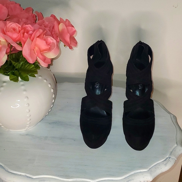 Black Aldo Pumps - Picture 3 of 3